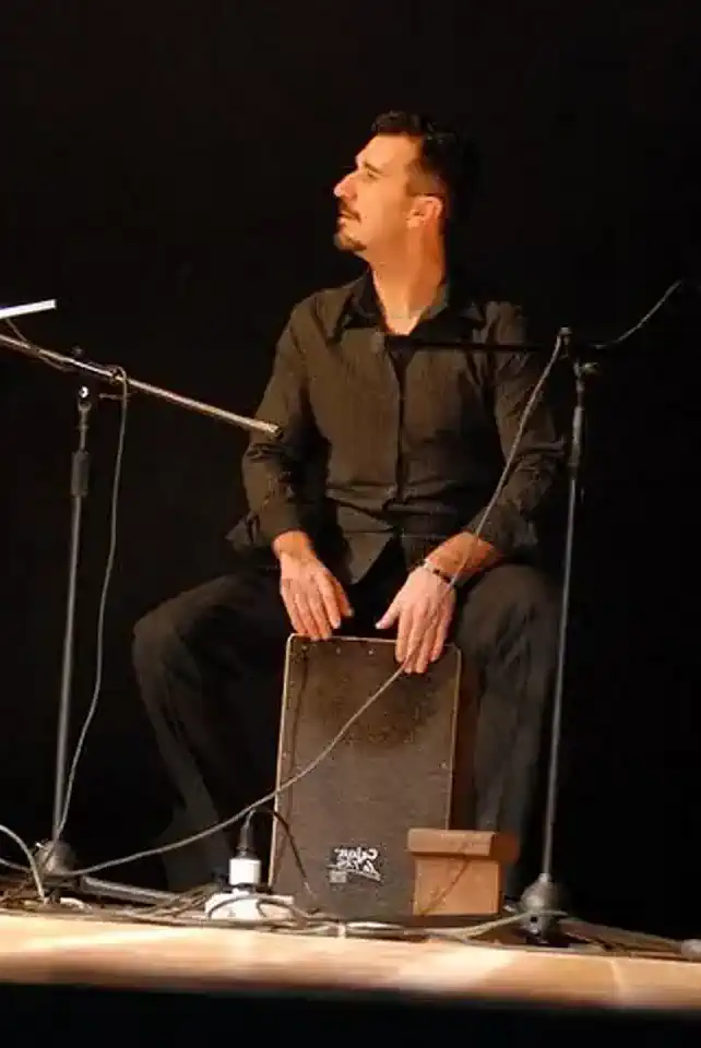 Francesco Perrotta performance al cajón