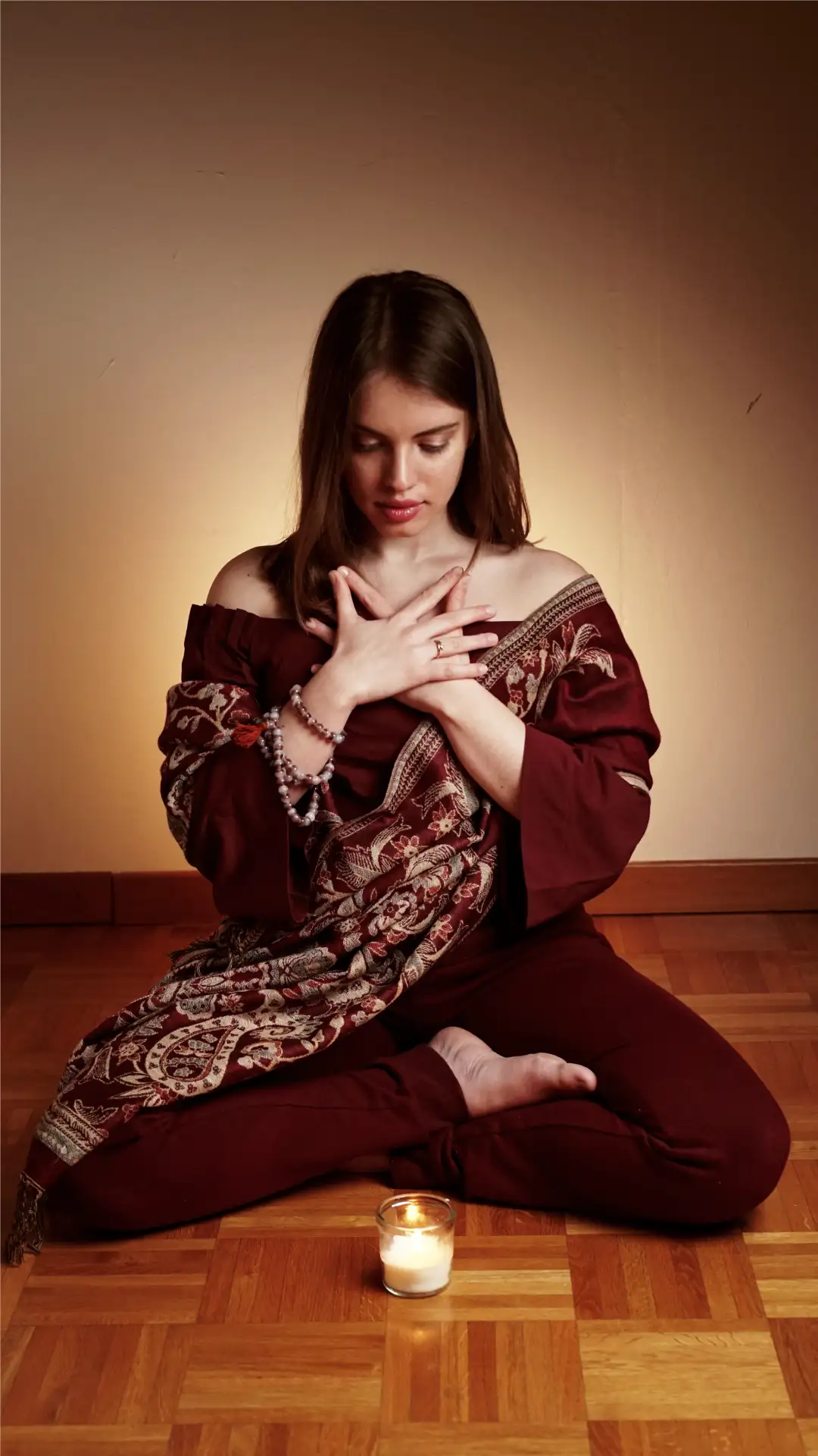 Insegnante di Yoga in meditazione al Mosaico Danza di Milano