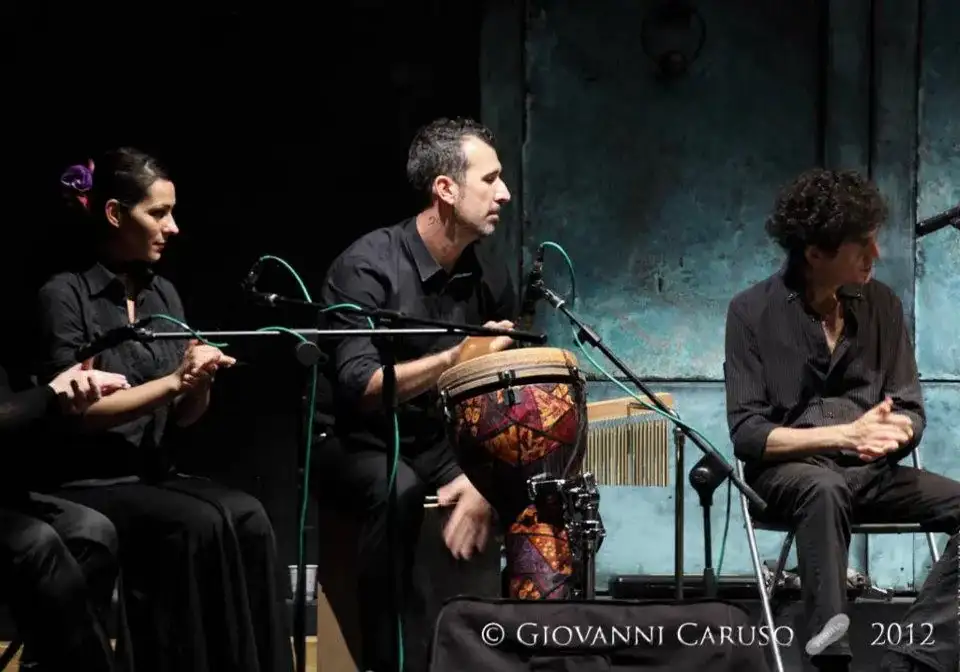 Francesco Perrotta suona flamenco con lo Djembé