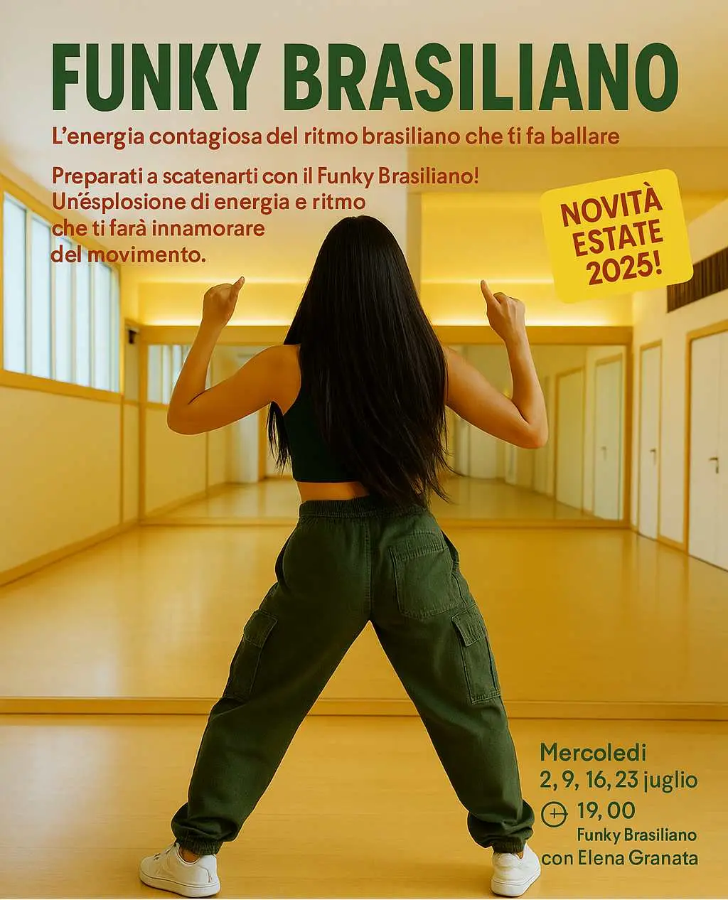 Donna con lunghi capelli scuri di spalle in posizione di danza, indossa un top nero e pantaloni cargo verdi, in una sala specchi