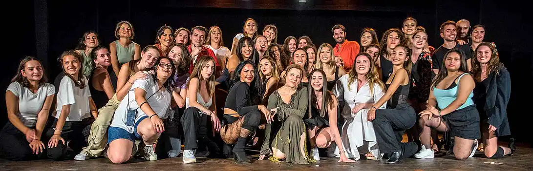 Gruppo di allievi e insegnanti della scuola di danza a Milano Il Mosaico Danza