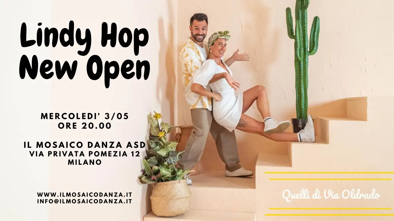 Coppia di ballerini di Lindy Hop che sorridono abbracciati