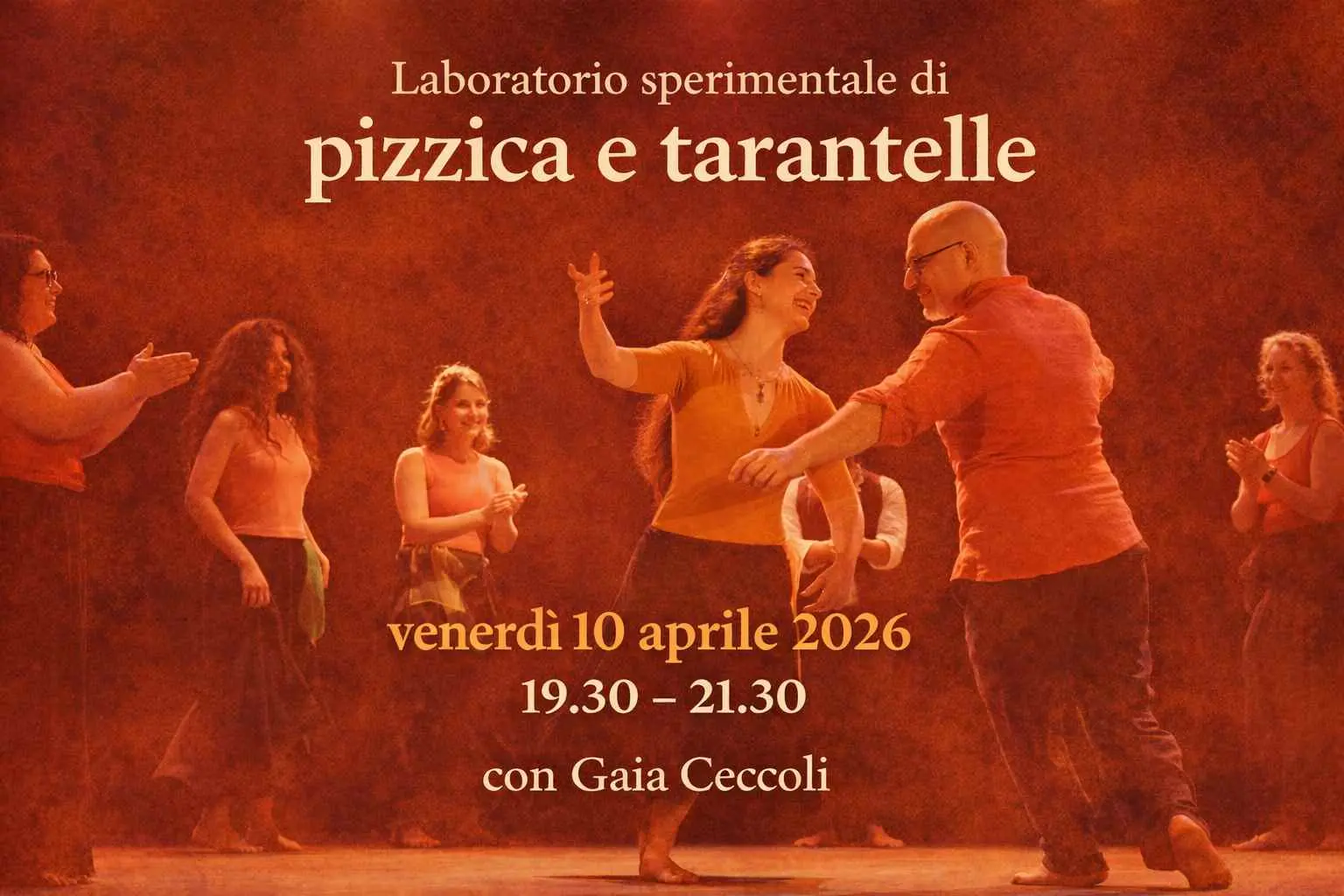 Gruppo di danzatori su palco in luce calda; coppia centrale (donna in arancione, uomo in rosso) al centro; altri interpreti in rosso/rosa e nero sullo sfondo; testo sovrapposto centrato con titolo, data, orario e docente.